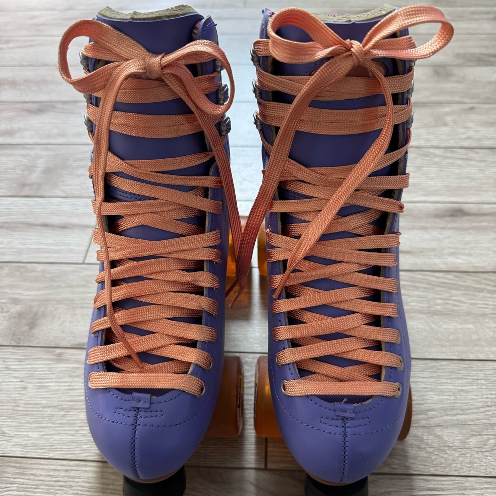 Moxi Beach Bunny Roller Skates - Picture 2 of 9